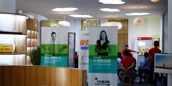 戶外噴繪寫真的防護(hù)要求有哪些？-和印愛歐圖文